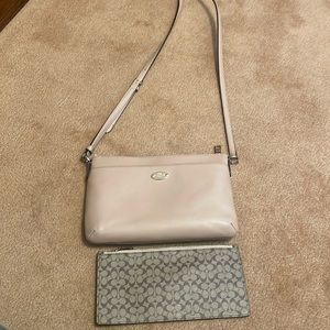 Coach cross body purse with inside pouch